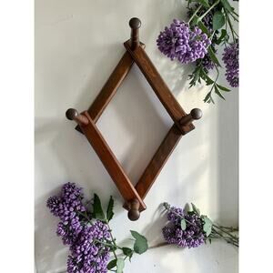 Vintage Folding Wood Wall Peg Rack-4 Hooks-Collapsible Quilt-Hat-Coat-Towel-Farm